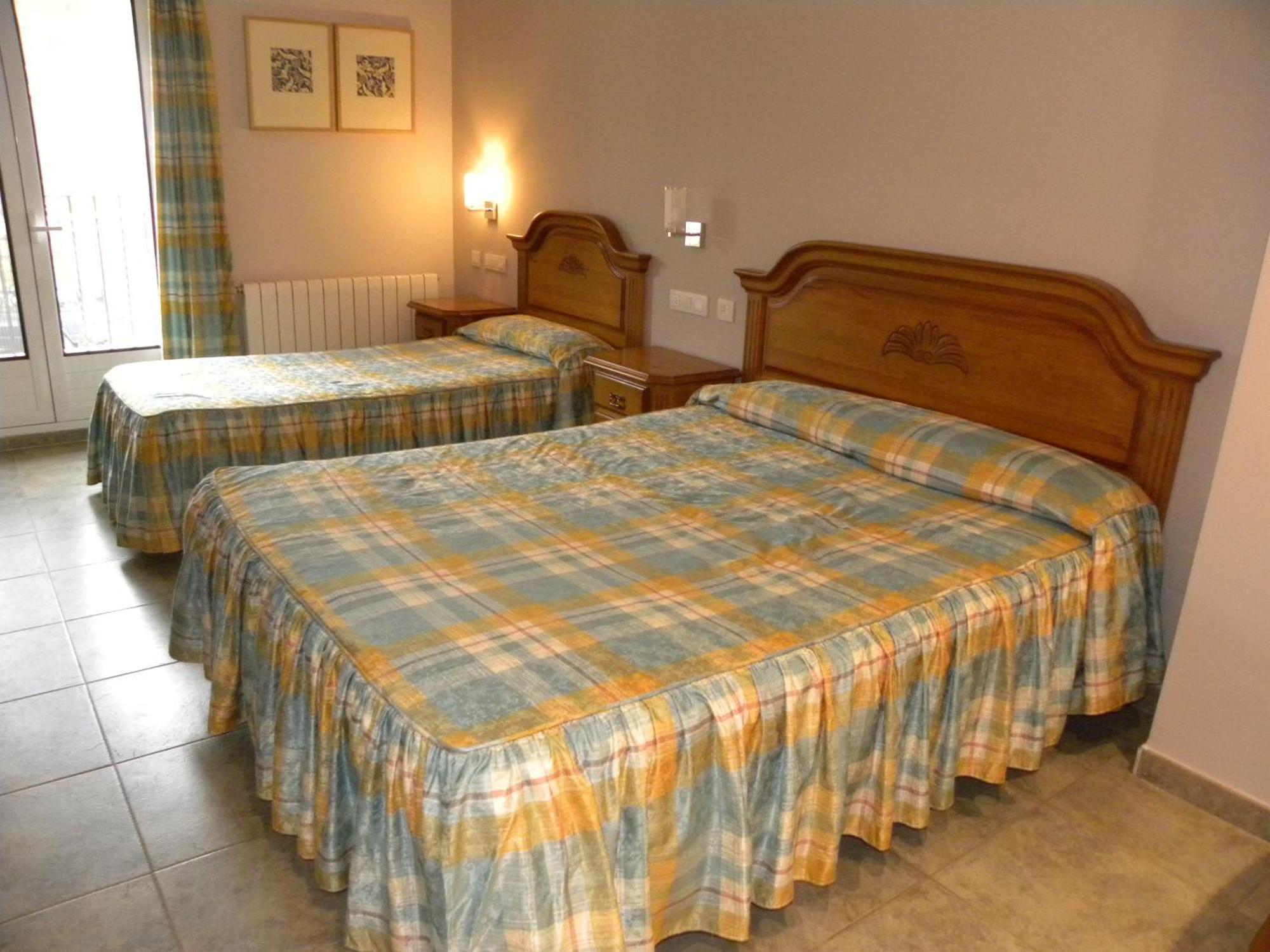 Hotel Duque De Calabria Manzanera Oda fotoğraf
