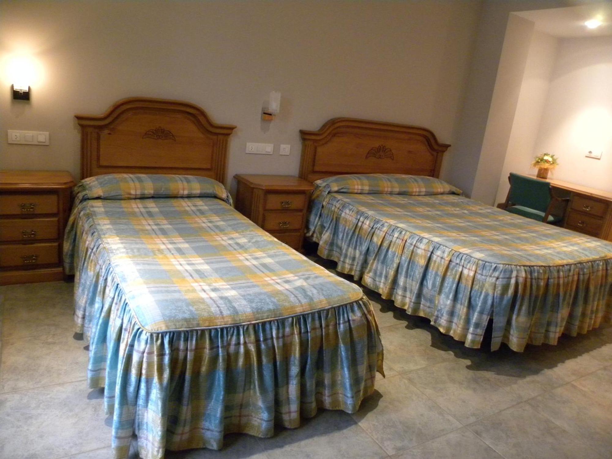 Hotel Duque De Calabria Manzanera Oda fotoğraf
