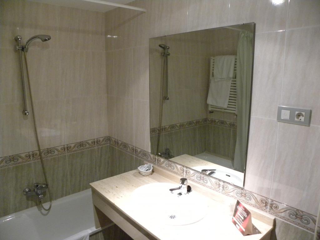 Hotel Duque De Calabria Manzanera Oda fotoğraf